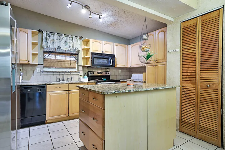 764 Camelia Drive -13