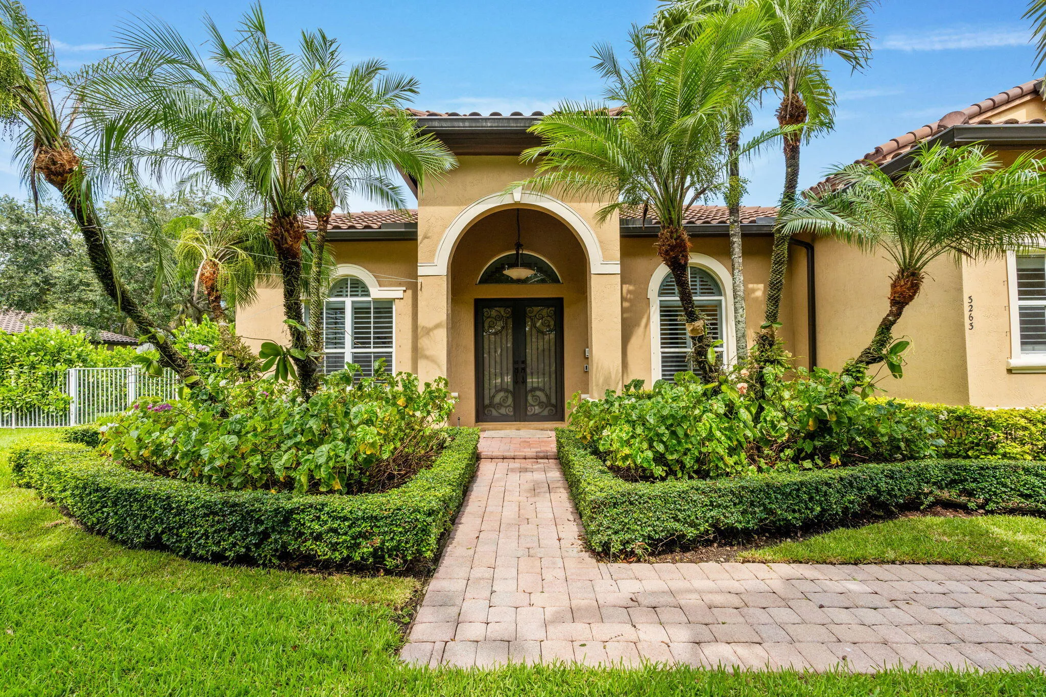 3-web-or-mls-A7400253