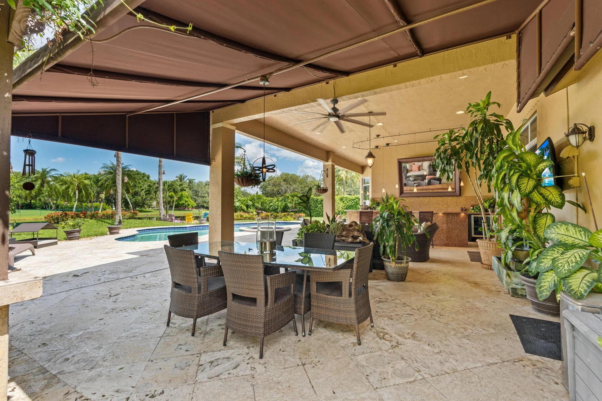 63-web-or-mls-A7400296