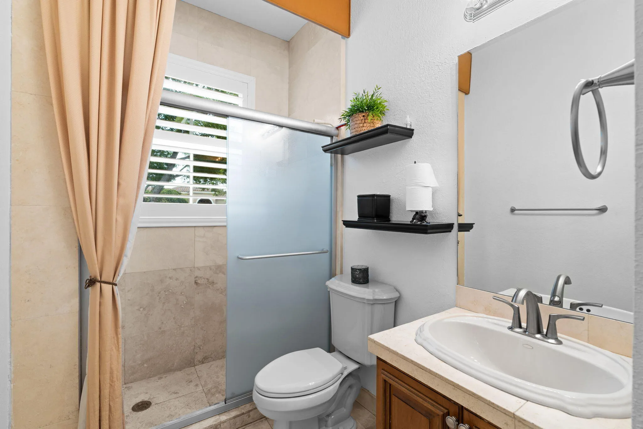 51-web-or-mls-A7400340