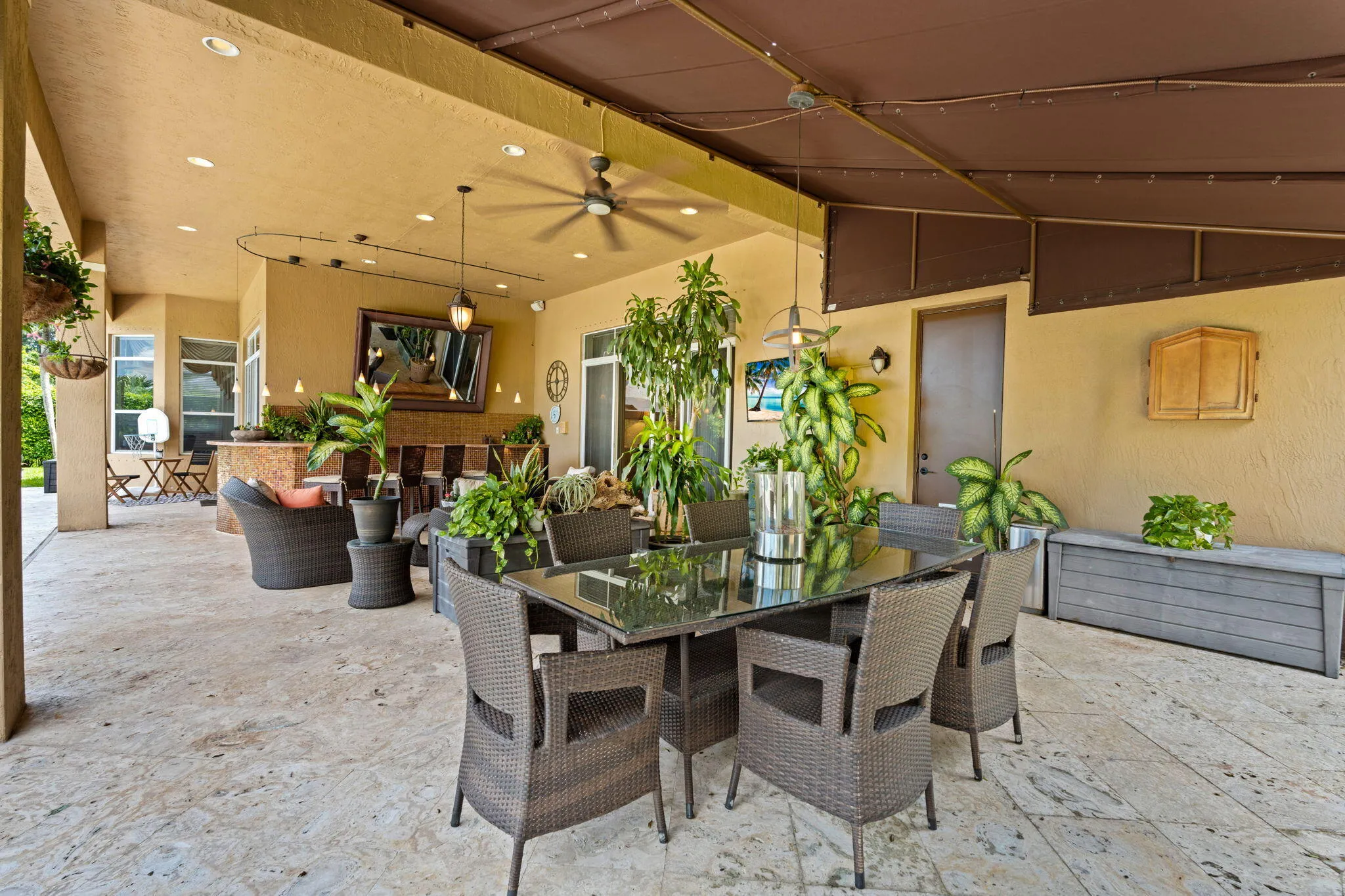 64-web-or-mls-A7400299
