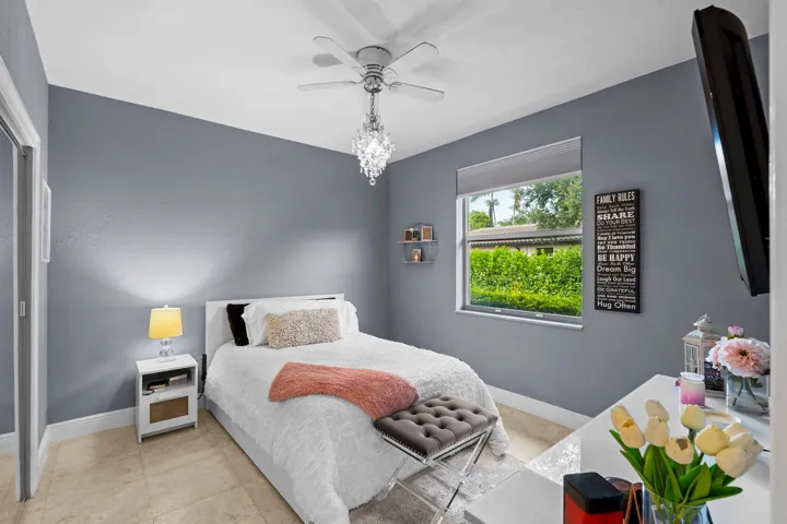 49-web-or-mls-A7400439