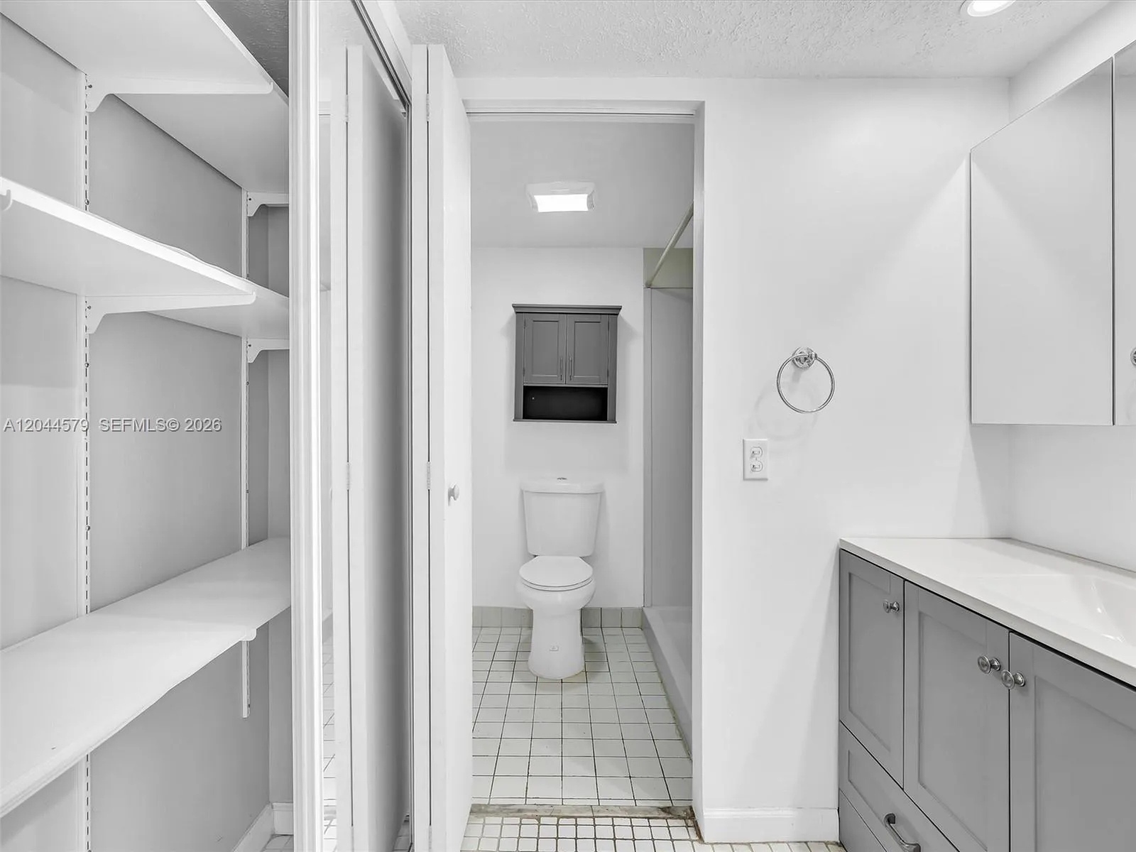 Master Bedroom Bathroom