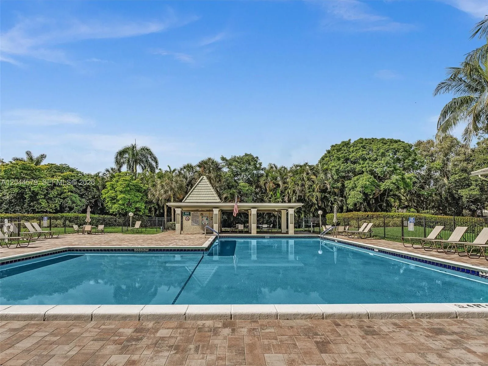 PRIVATE BAHAMA POOL