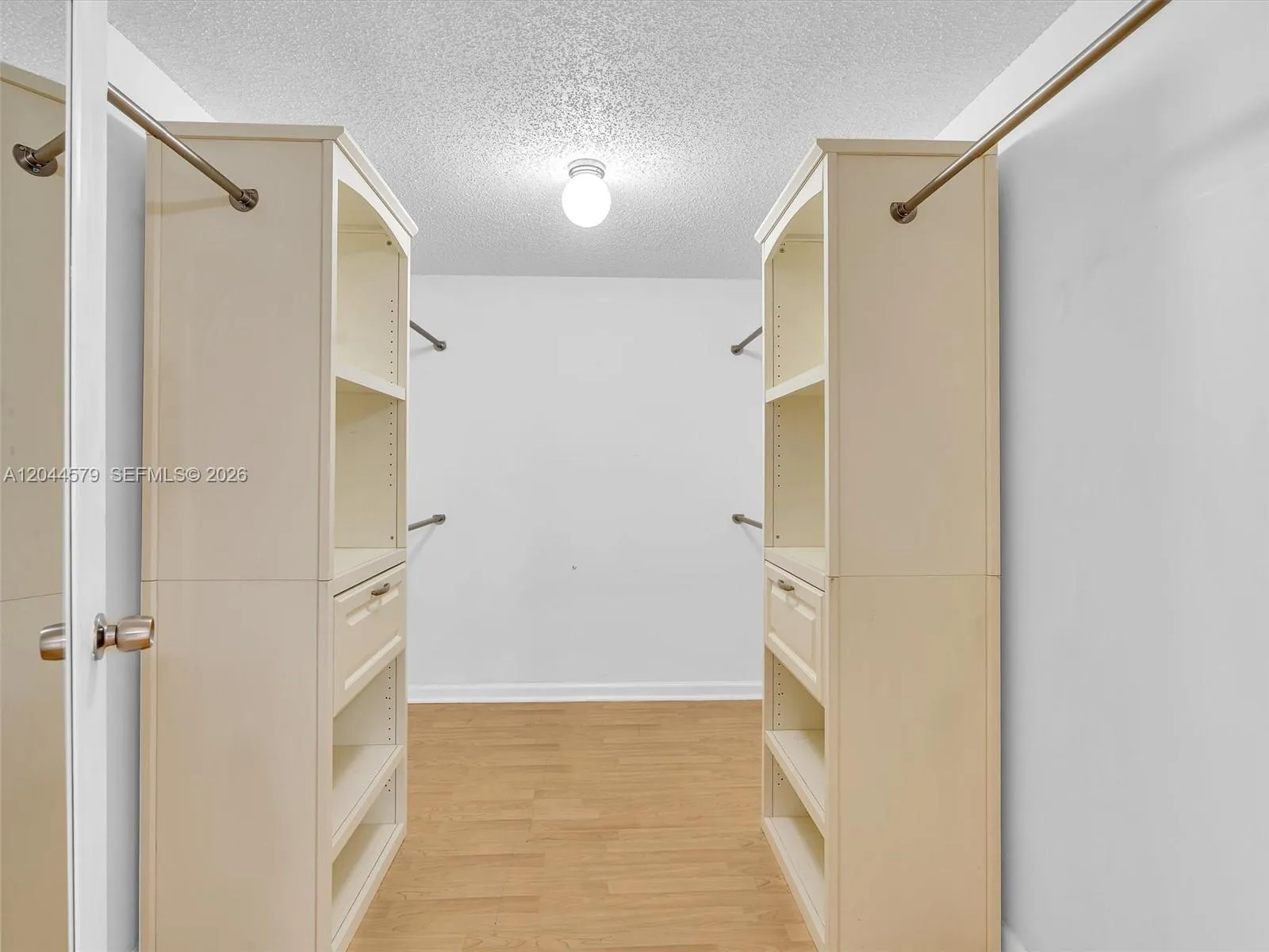 master Bedroom Walking Closet