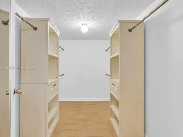 master Bedroom Walking Closet