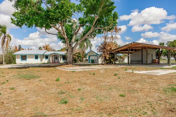 Front view of property