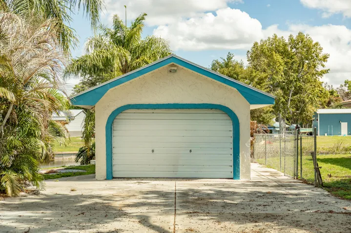 1 car garage