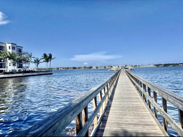 Pathway to Tropical Breezes and stunning views to the dock area