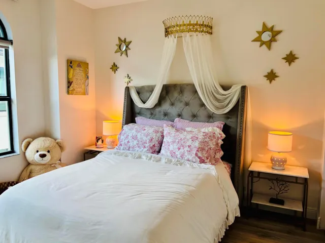 Wonderful Room with California Custom Closet