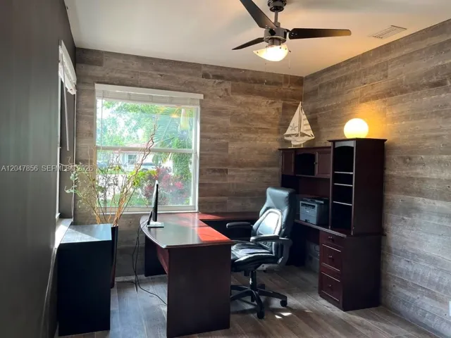 Bedroom/Office 5