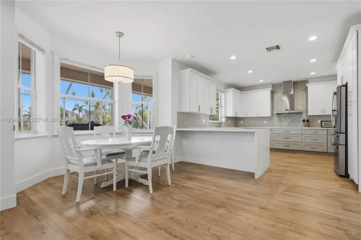 Breakfast Area with Kitchen Area