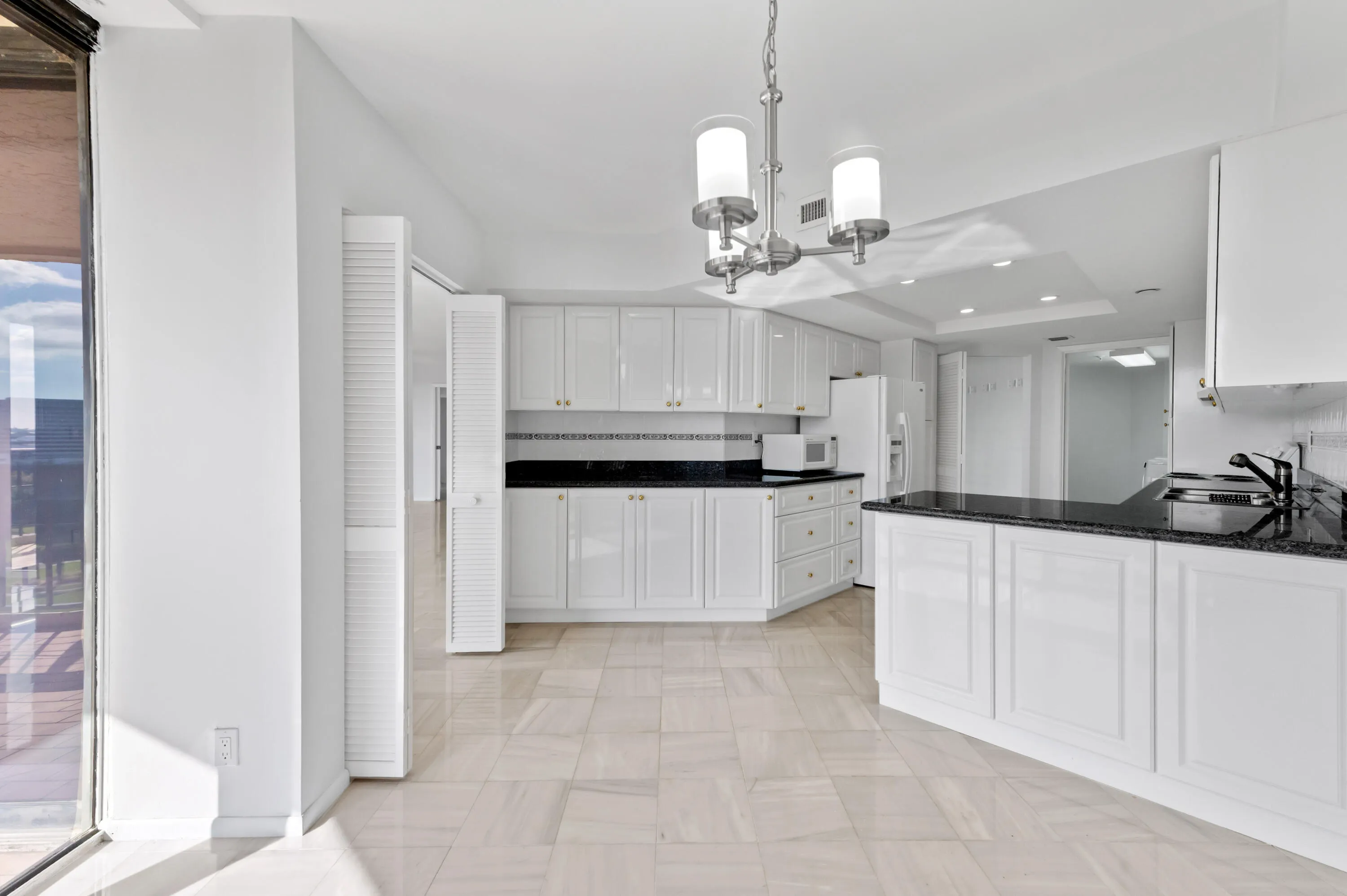 EAT IN KITCHEN