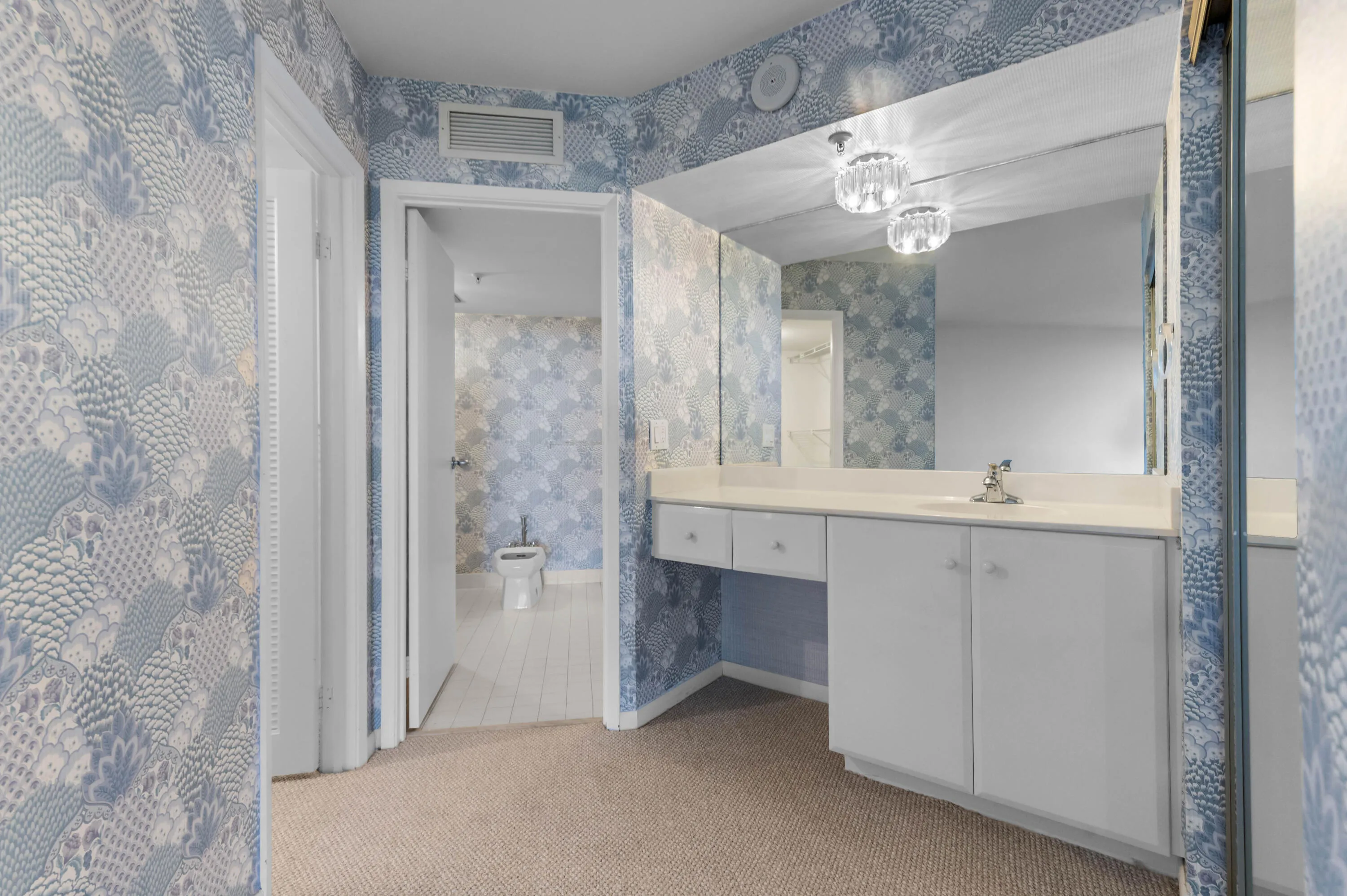 30 Bathroom 01
