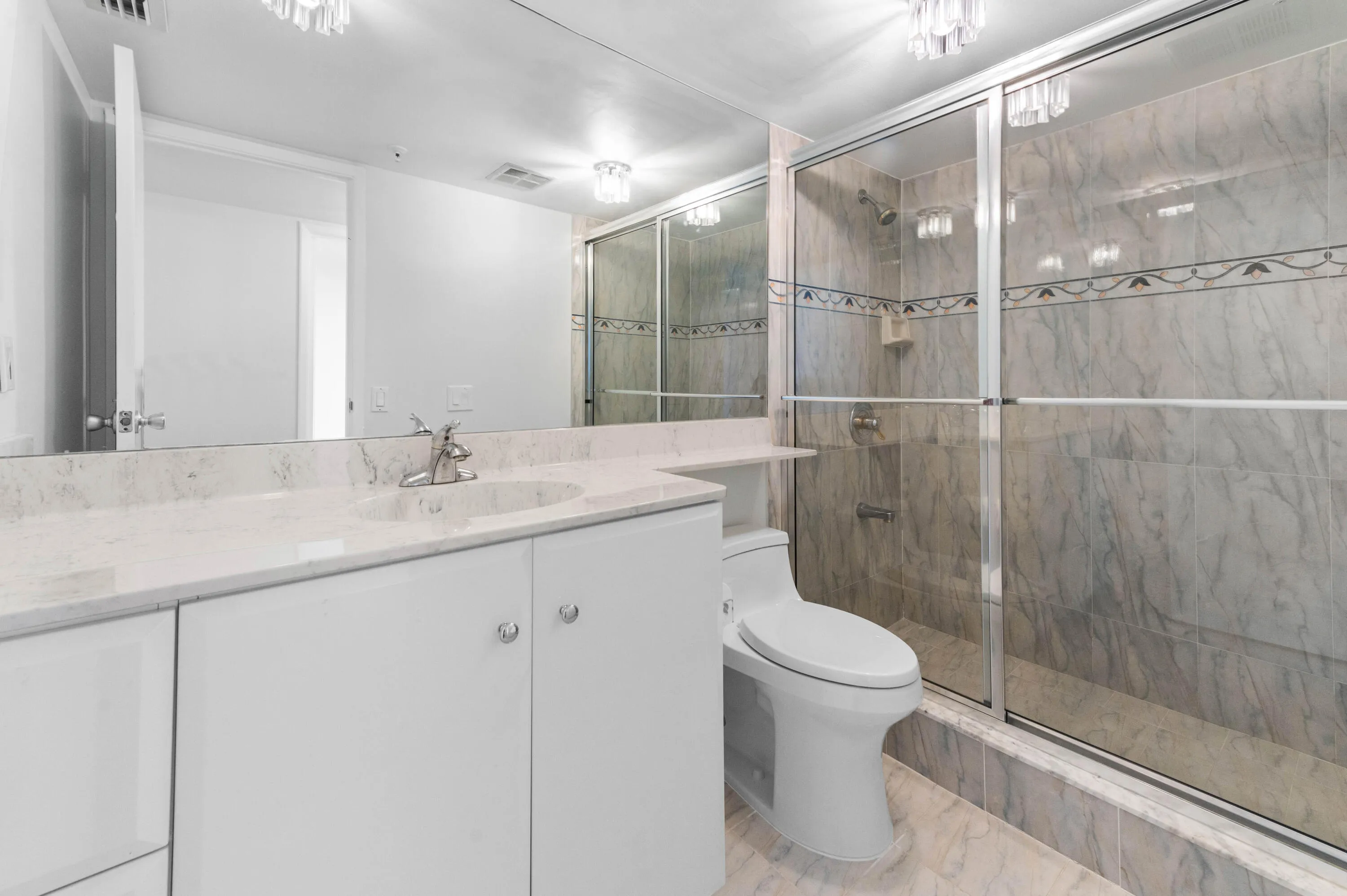 23 Bathroom 01