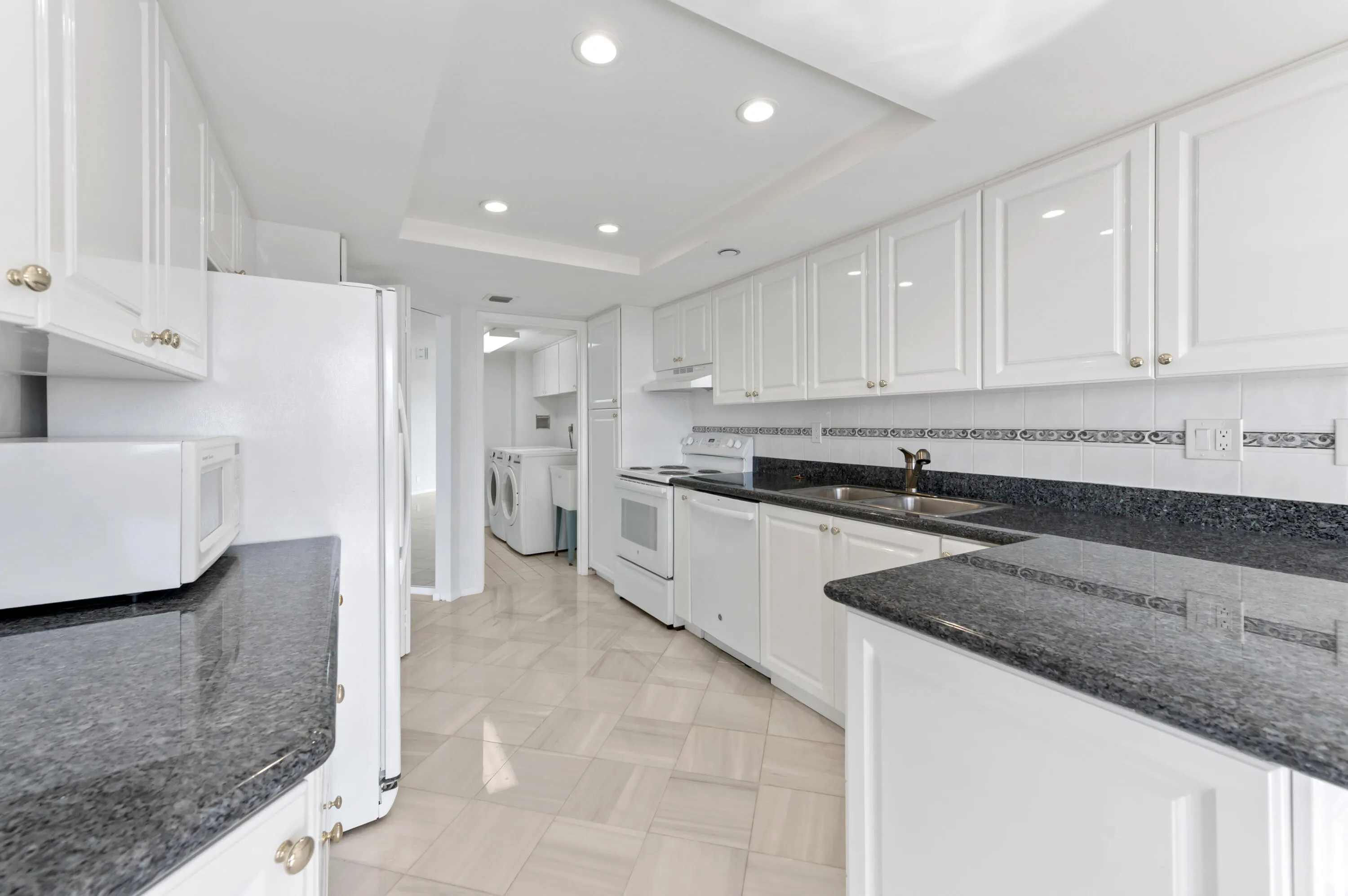 15 Kitchen 01