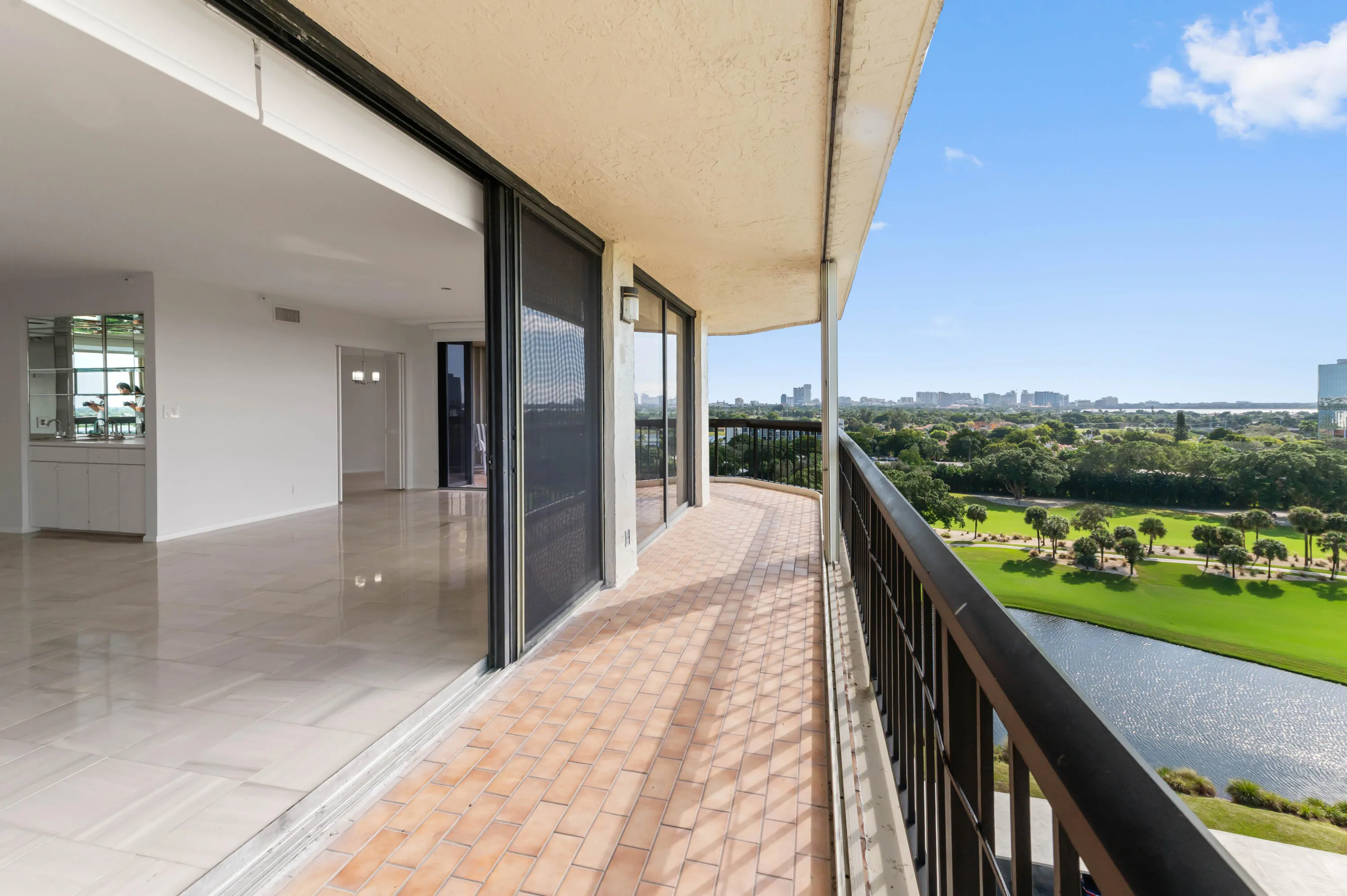 35 balcony 01