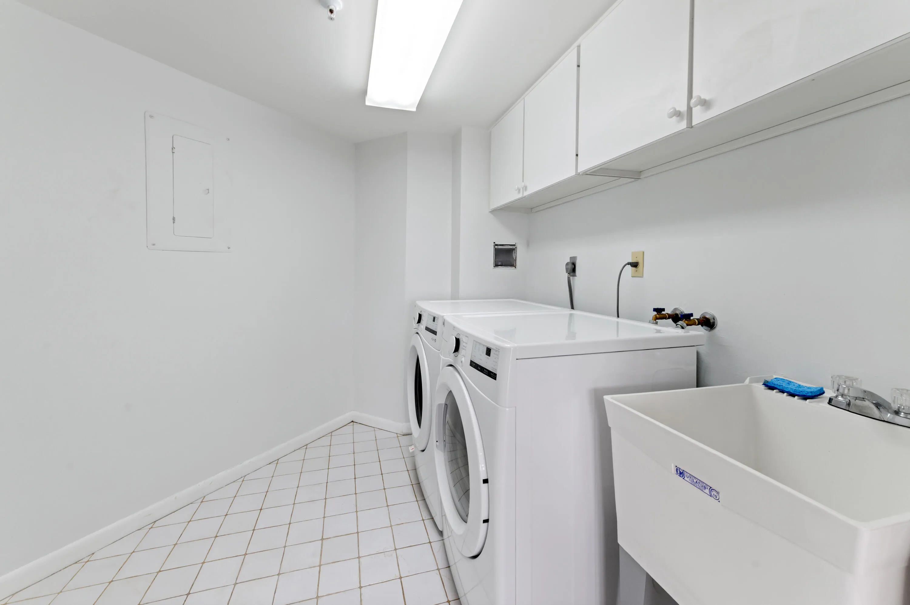 19 laundry room 02