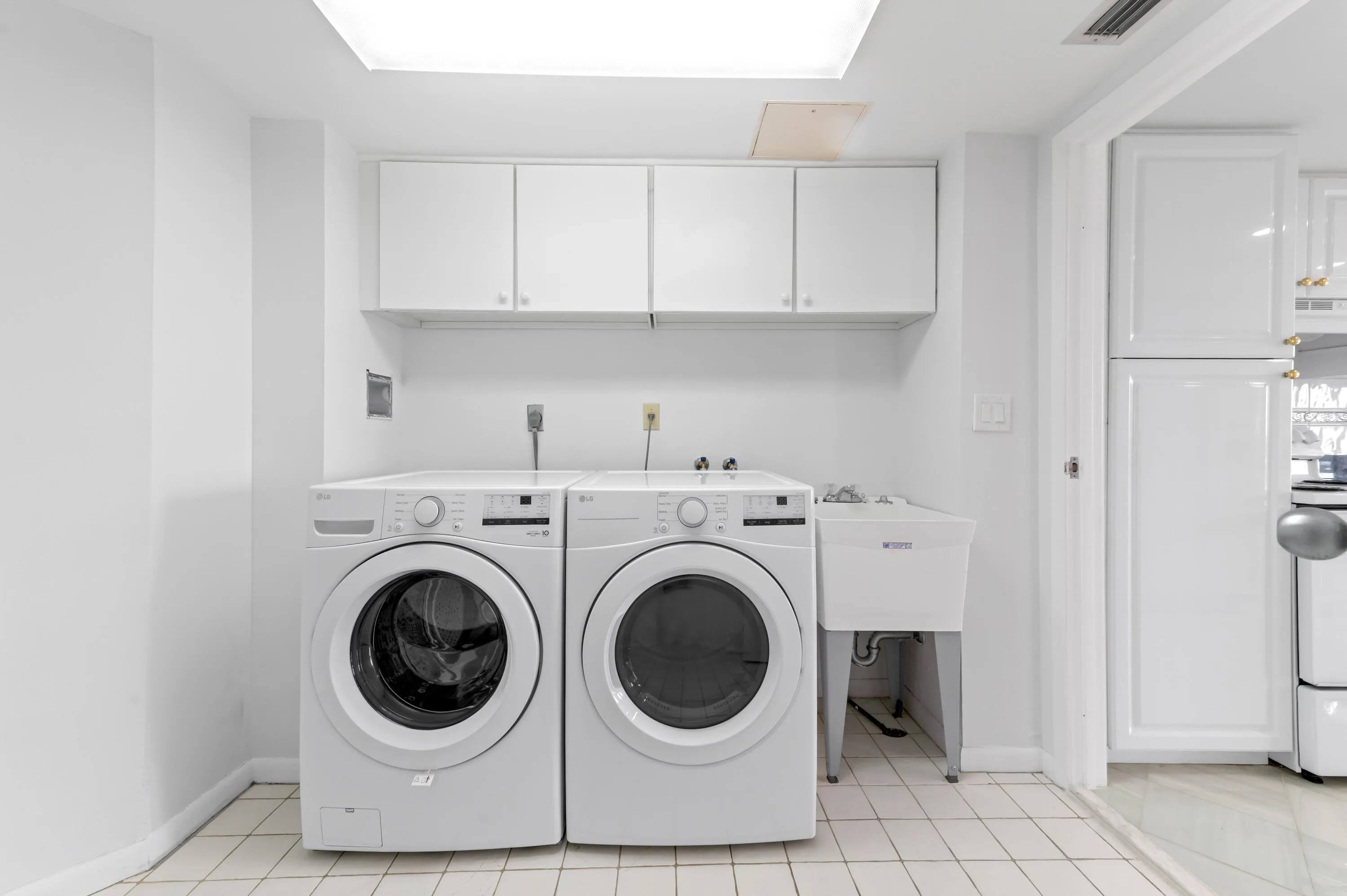 18 laundry room 01