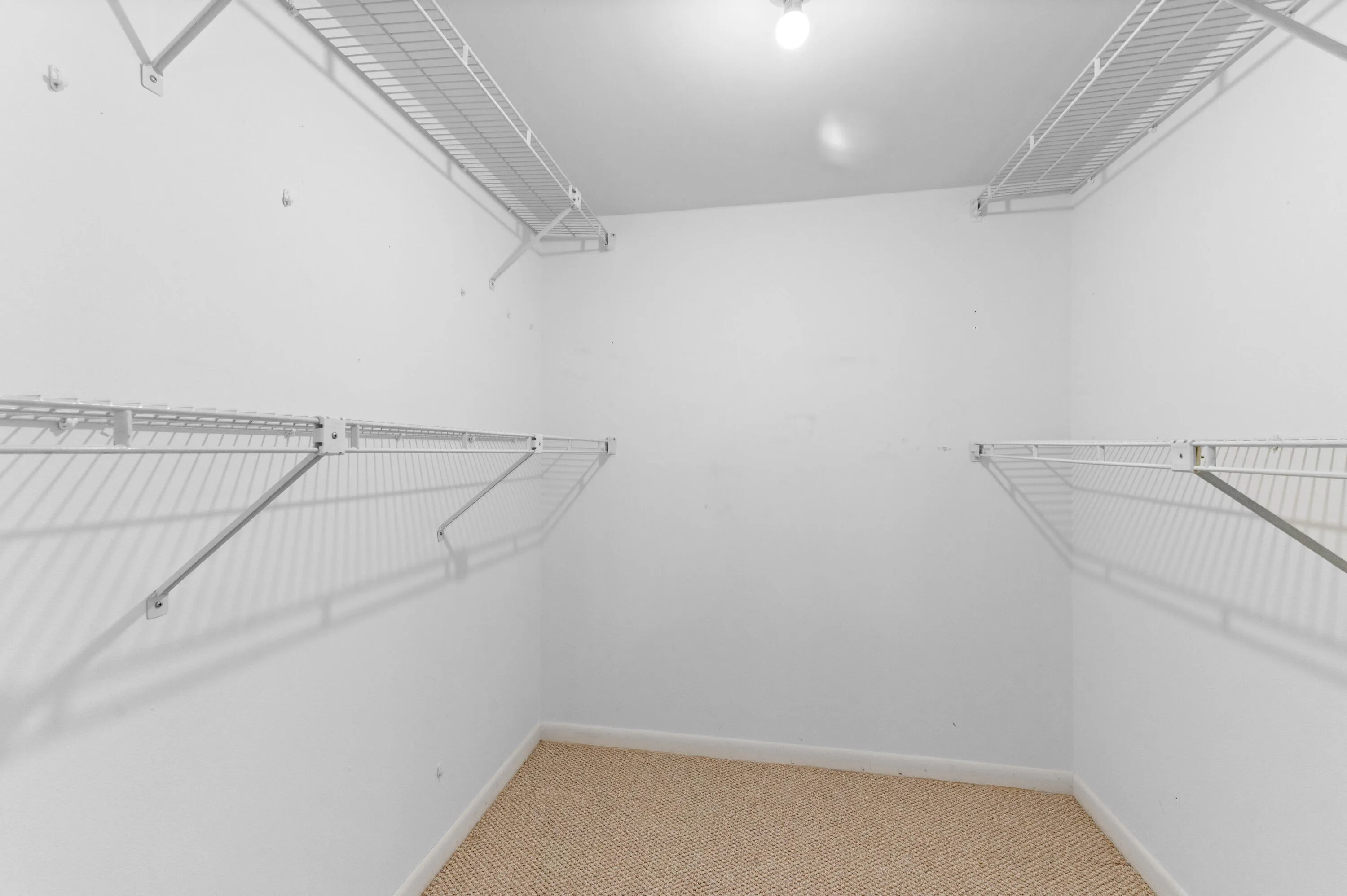 34 closet 01