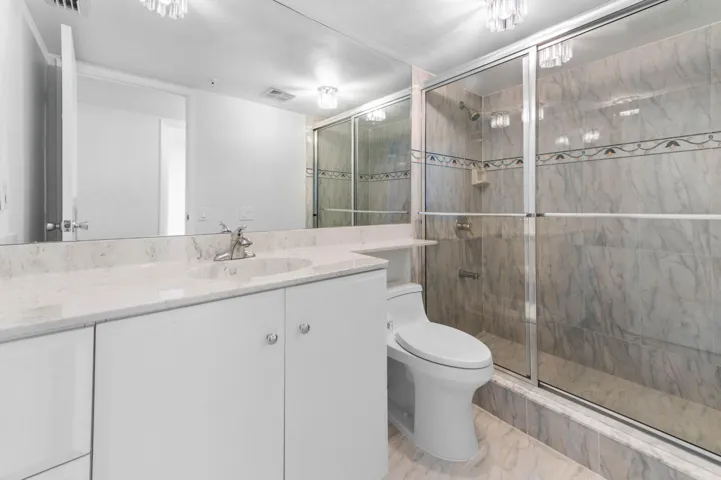 23 Bathroom 01