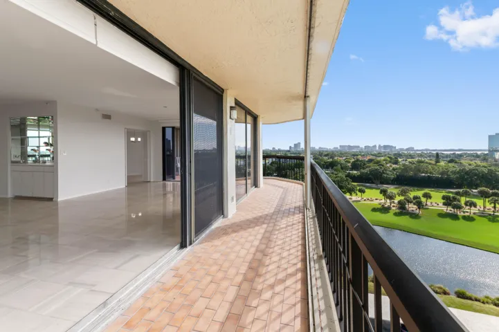 35 balcony 01