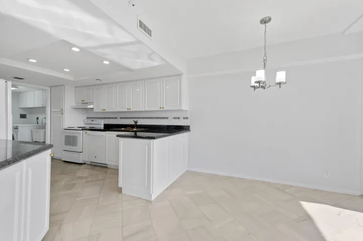 EAT IN KITCHEN
