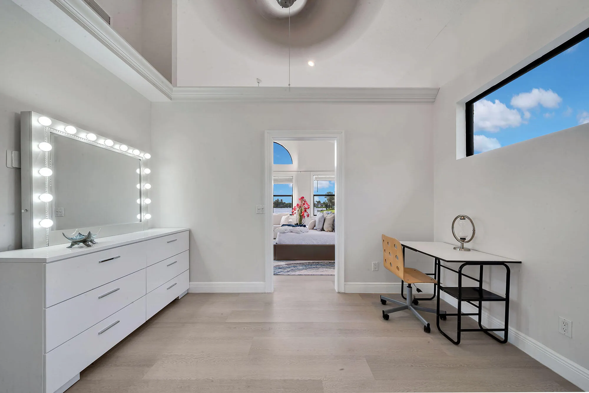 Primary Suite Workspace