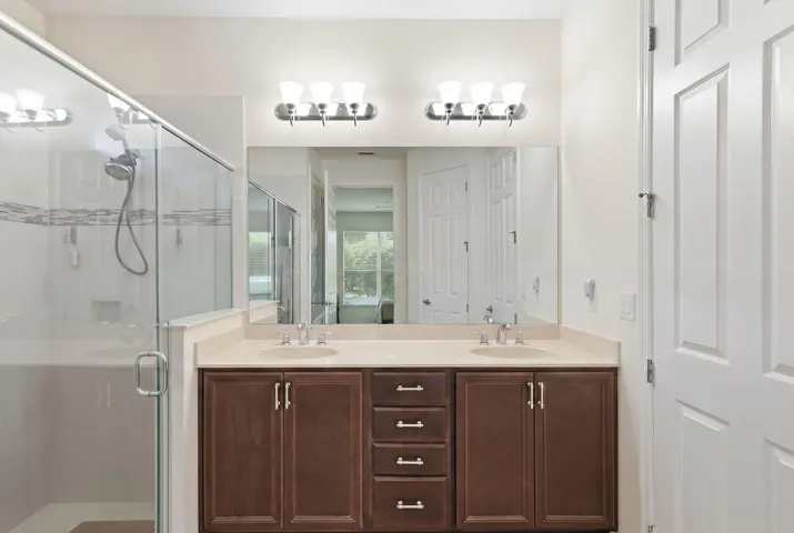 23-web-or-mls-10256 SW Indian Lilac Trai