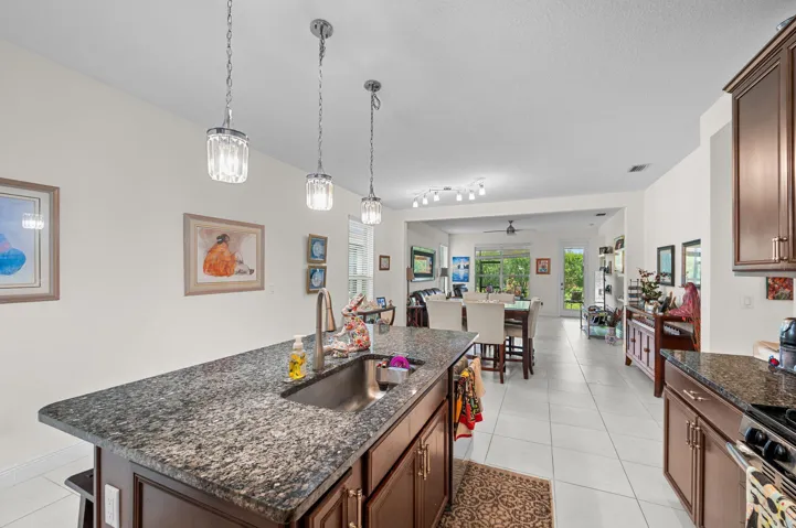11-web-or-mls-10256 SW Indian Lilac Trai