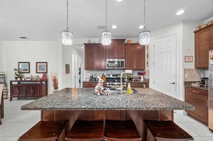 8-web-or-mls-10256 SW Indian Lilac Trail