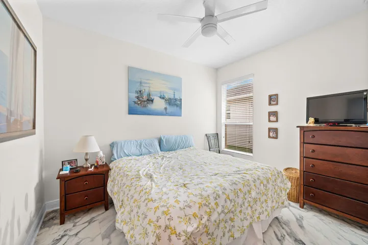 15-web-or-mls-10256 SW Indian Lilac Trai