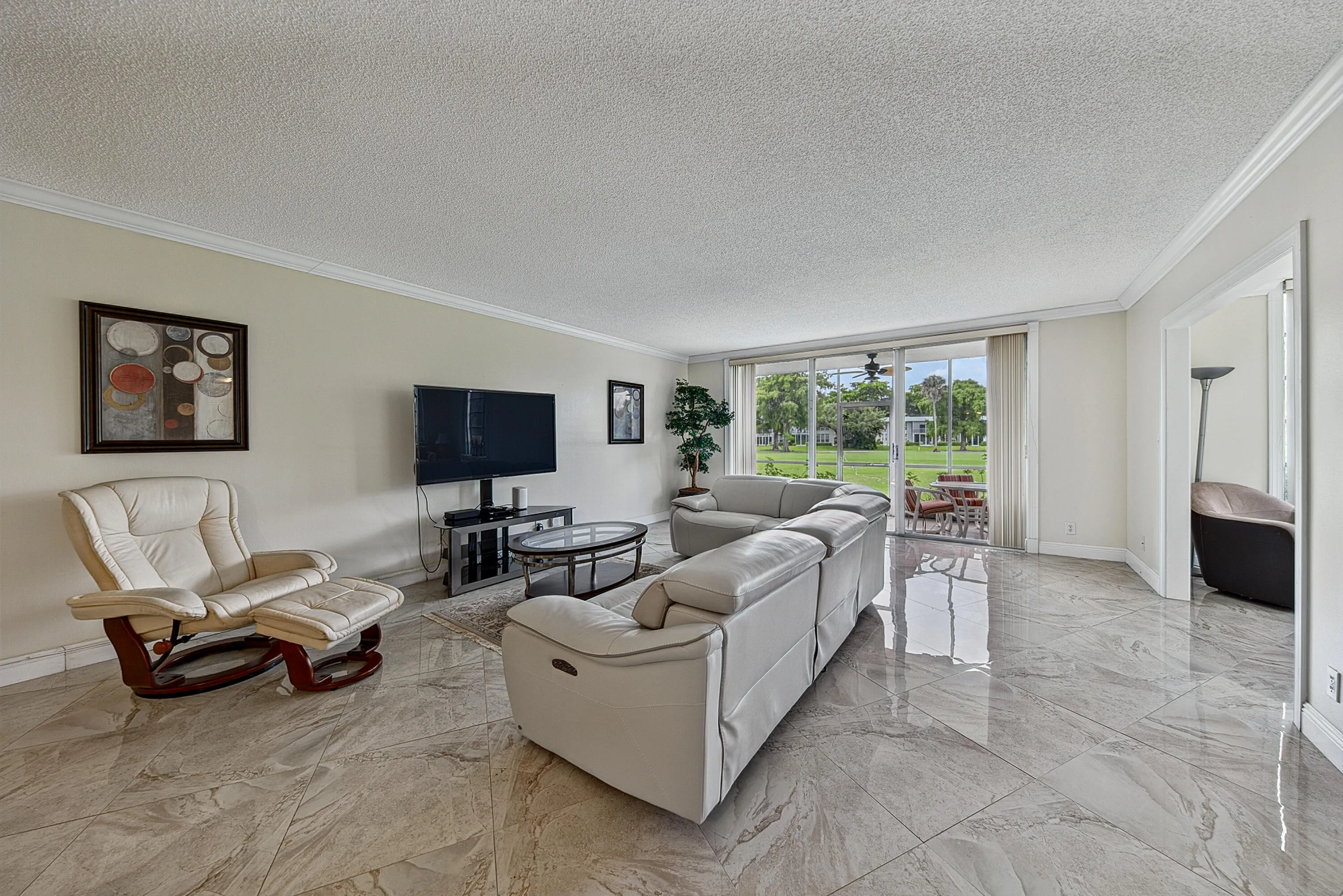 porcelain floors throughout