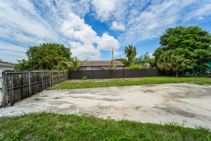 1007CharlesstreetWPB-5