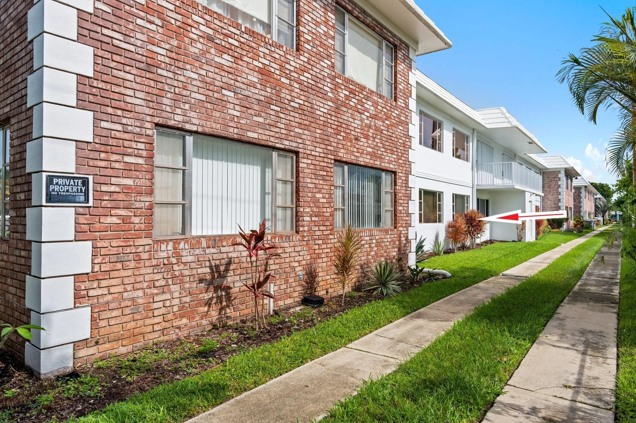 Exterior 23-web-or-mls-A7409925
