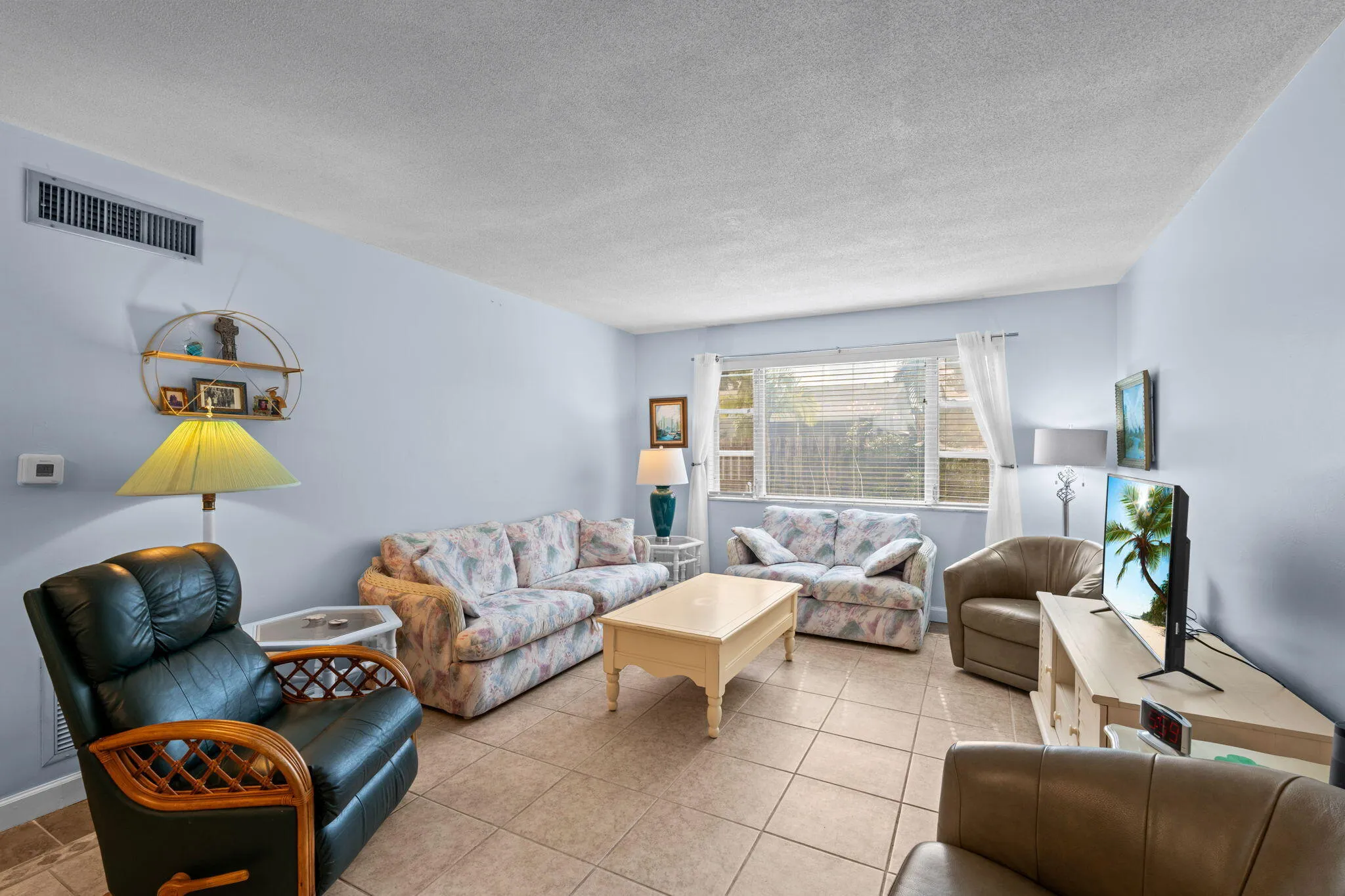 8-web-or-mls-A7409880