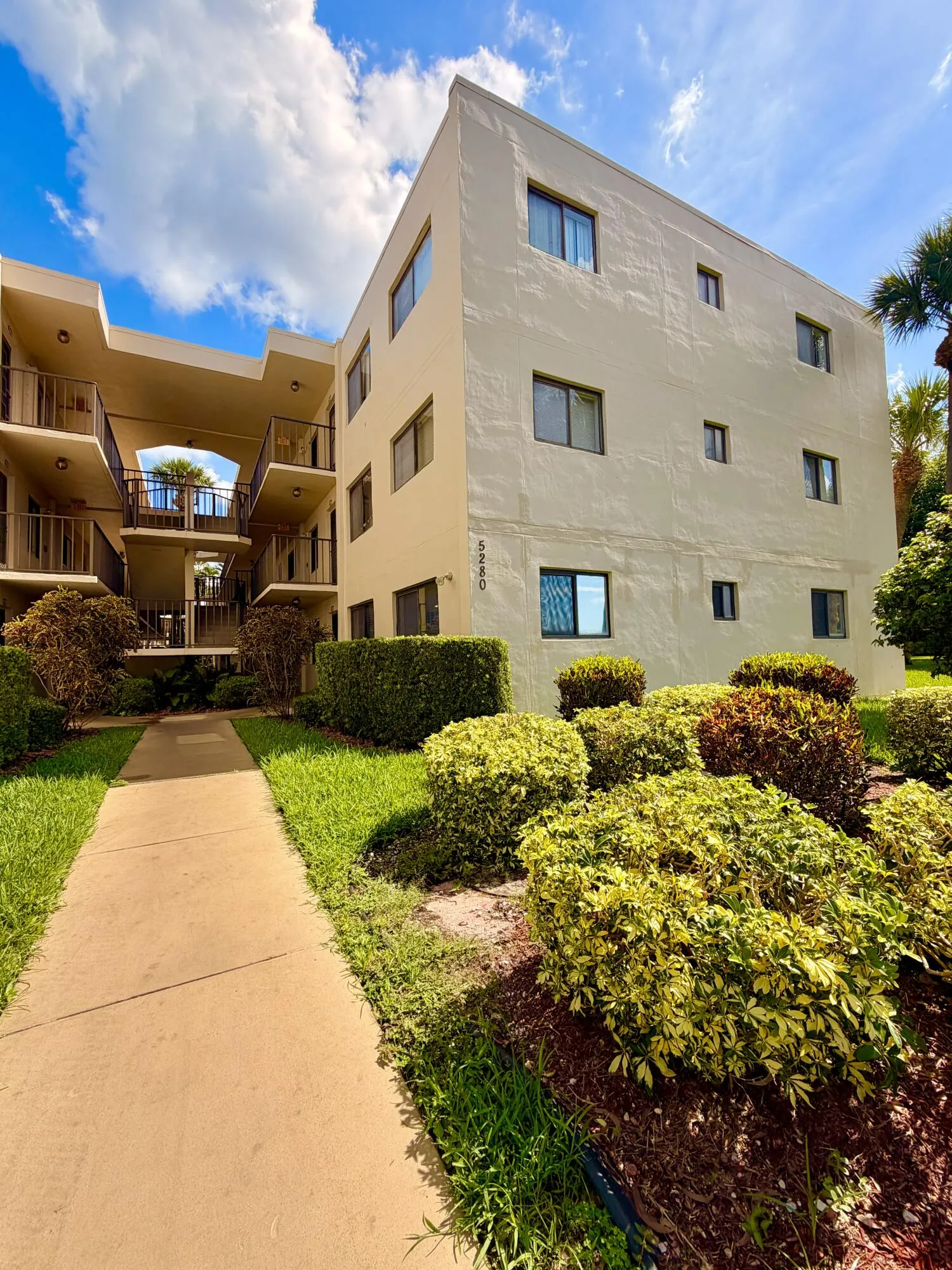 Coconut Palms Condo, Las Verdes