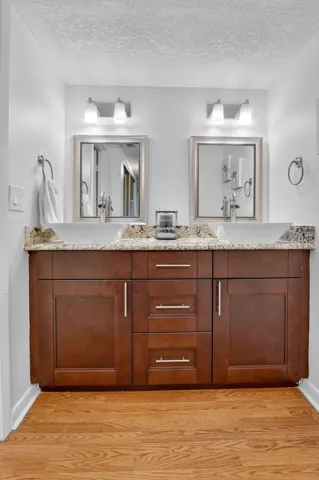 Dressing area/vanity