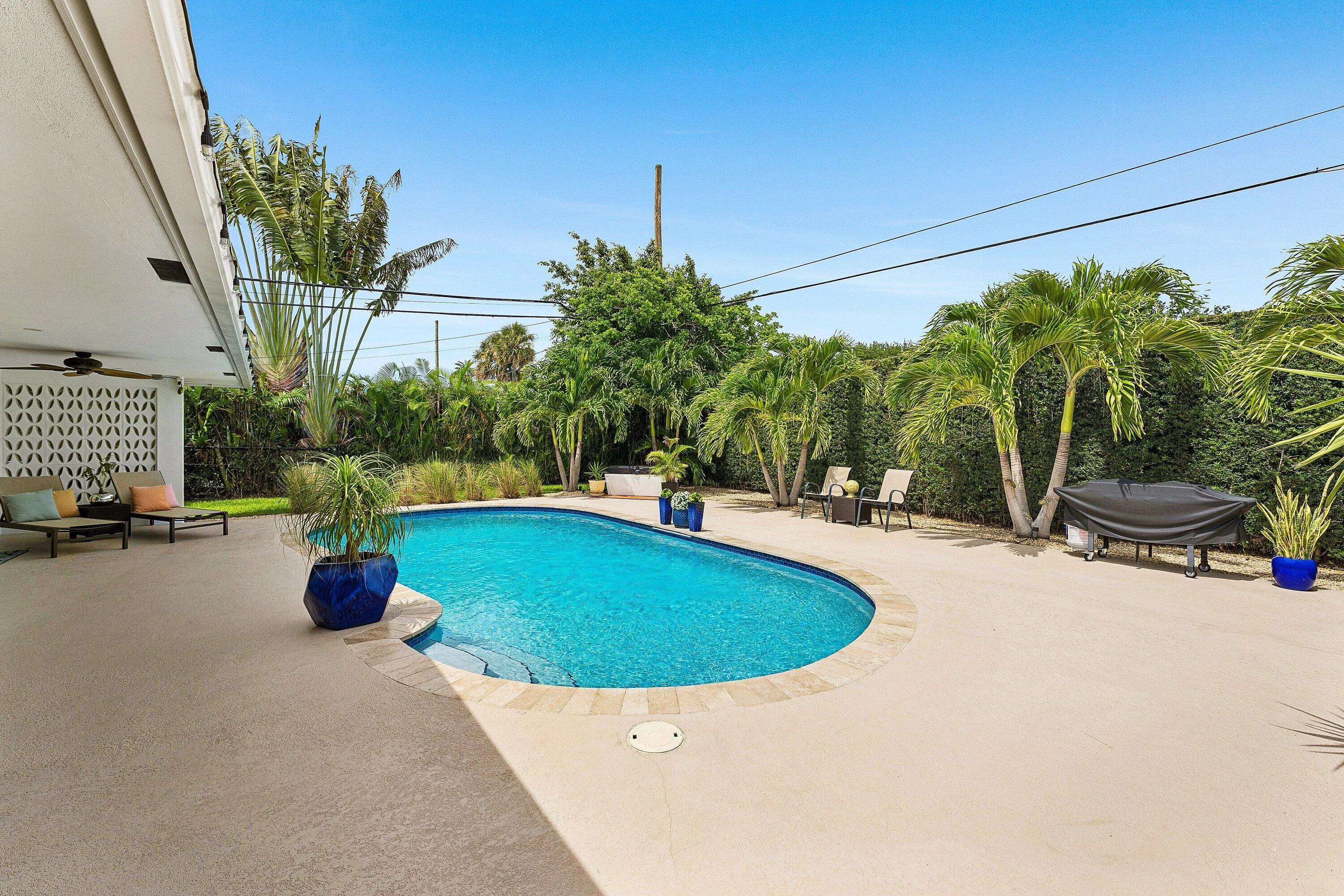 Mature Landscaping, Privacy Hedged and Uplighting