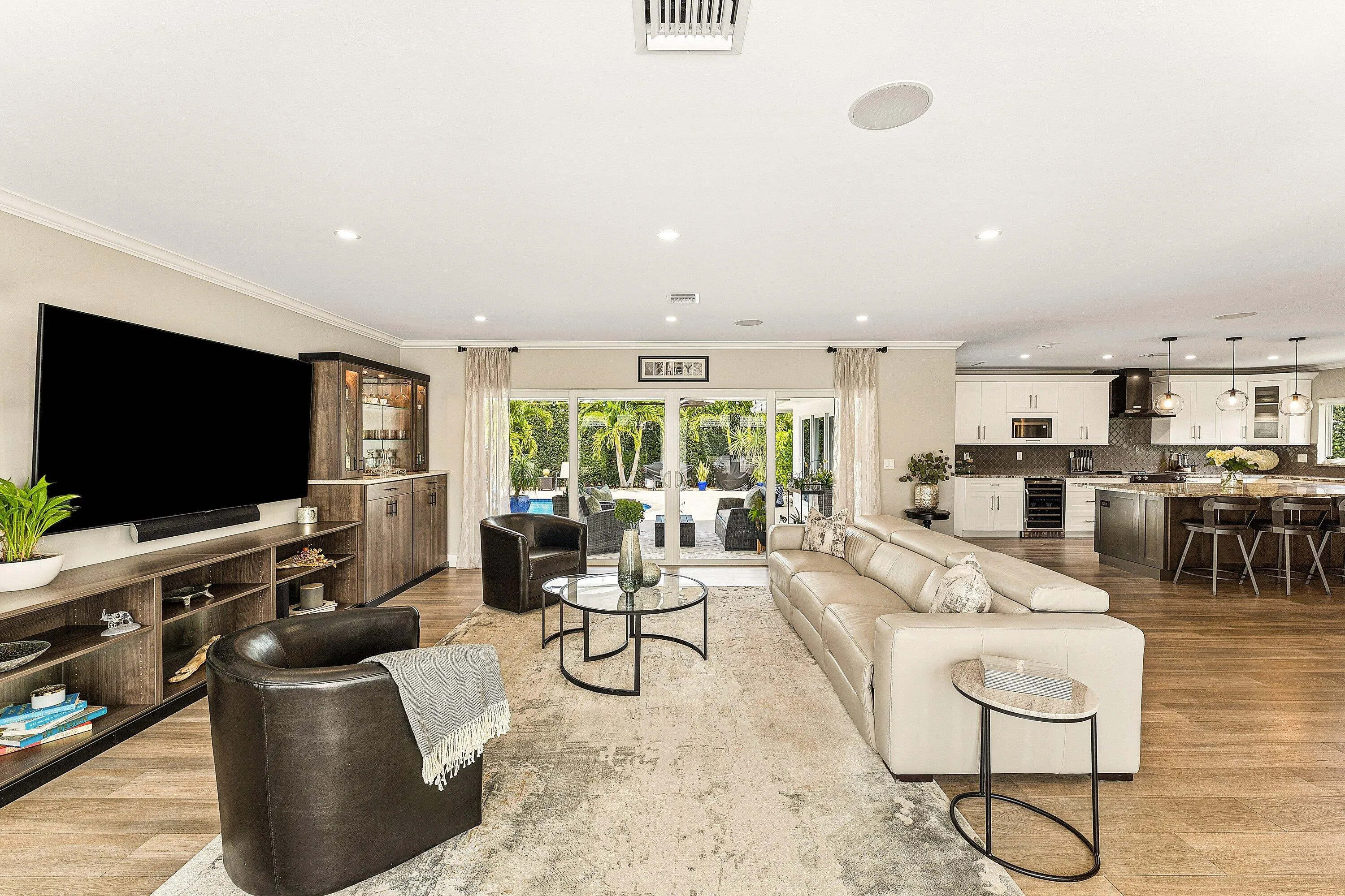 Open Floor Plan Perfect For Indoor/Outdoor Entertaining