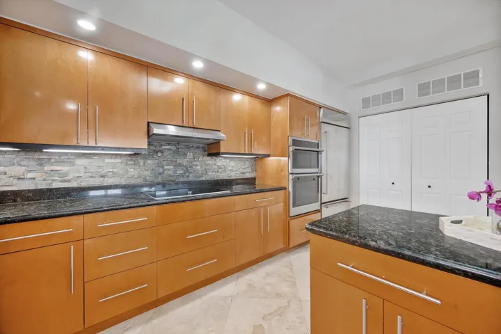 19-615 Bayshore Dr_019