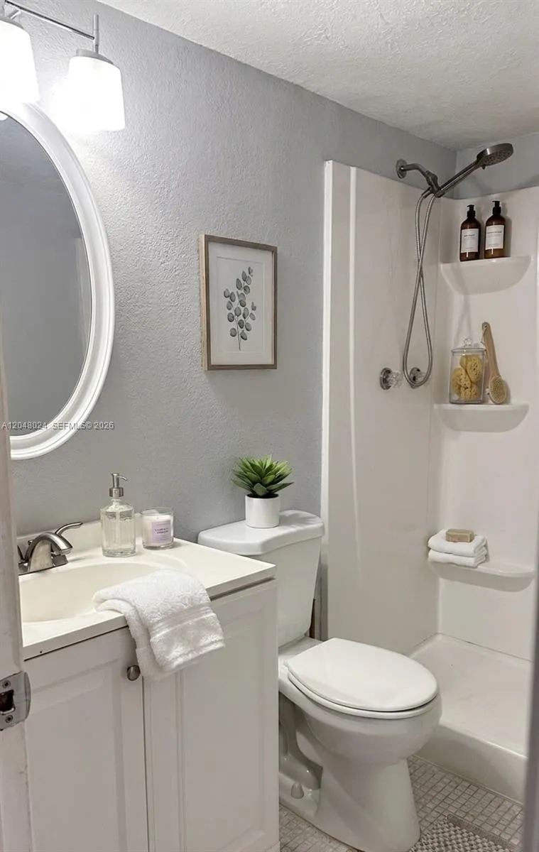 2nd Bathroom