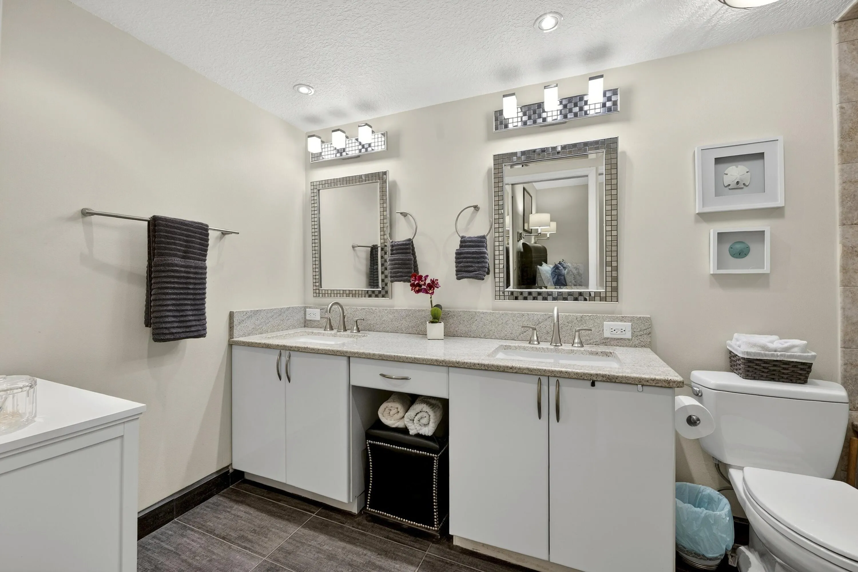 022_Owner's Suite Bathroom