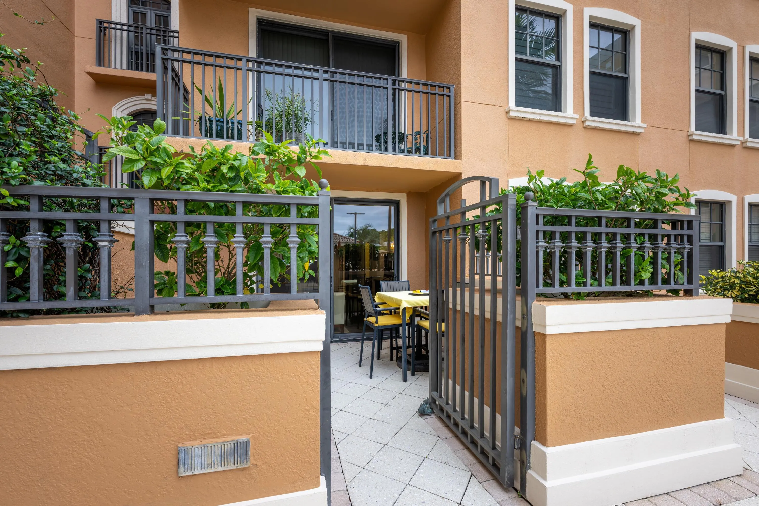 040_Spacious private patio