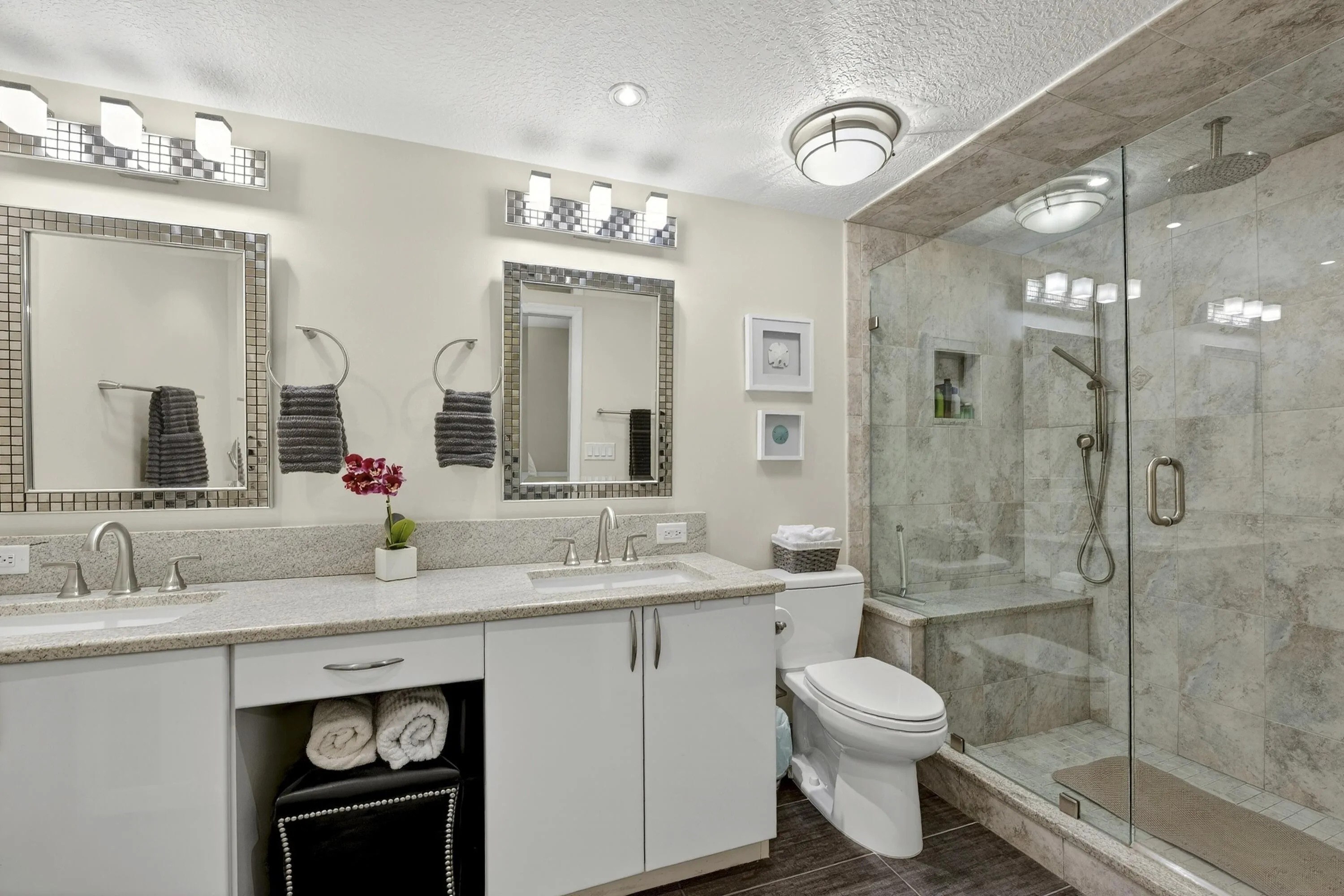 020_Owner's Suite Bathroom