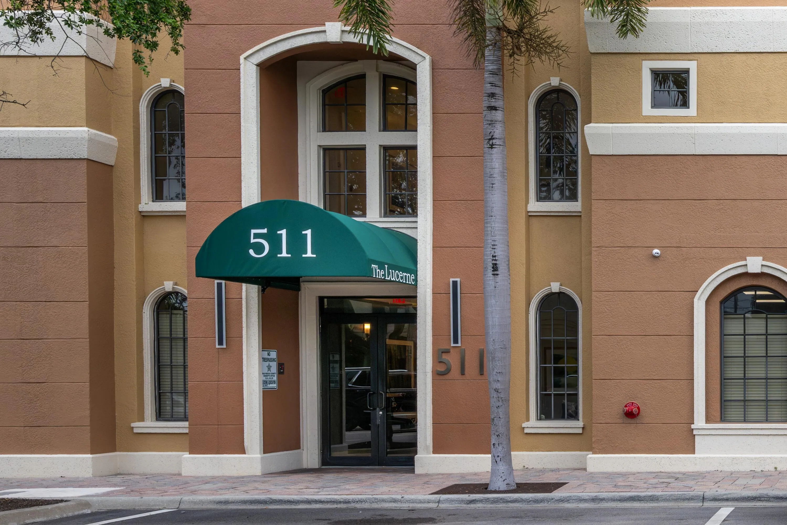 042_511 Lucerne Ave