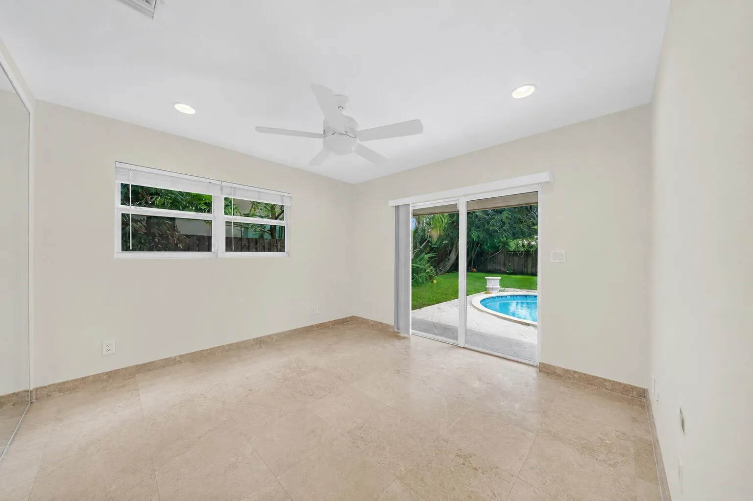 2nd Bedroom with access to pool
