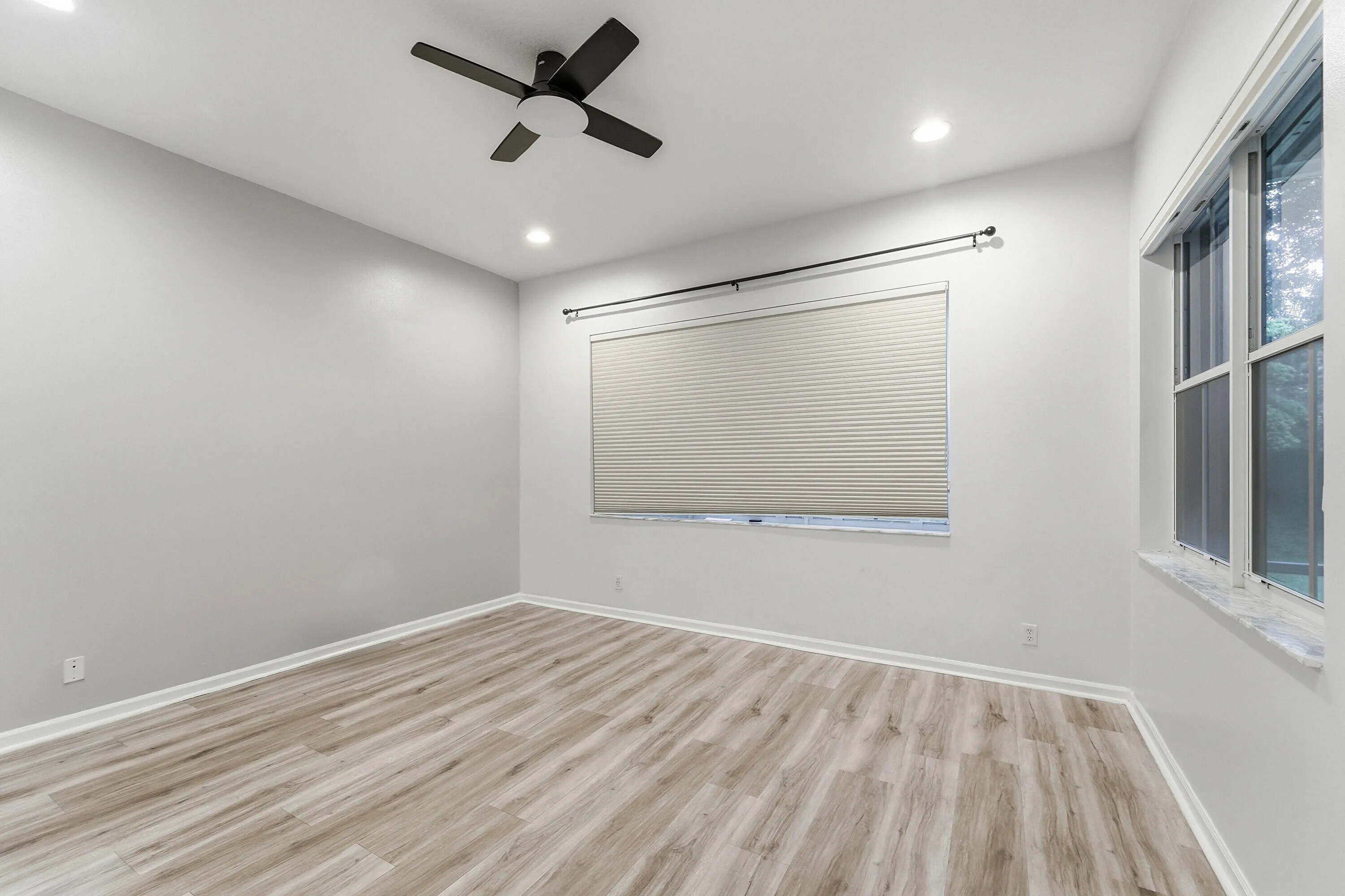 22_primary bedroom