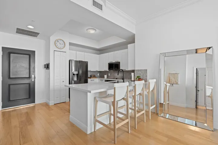 Kitchen Breakfast Bar