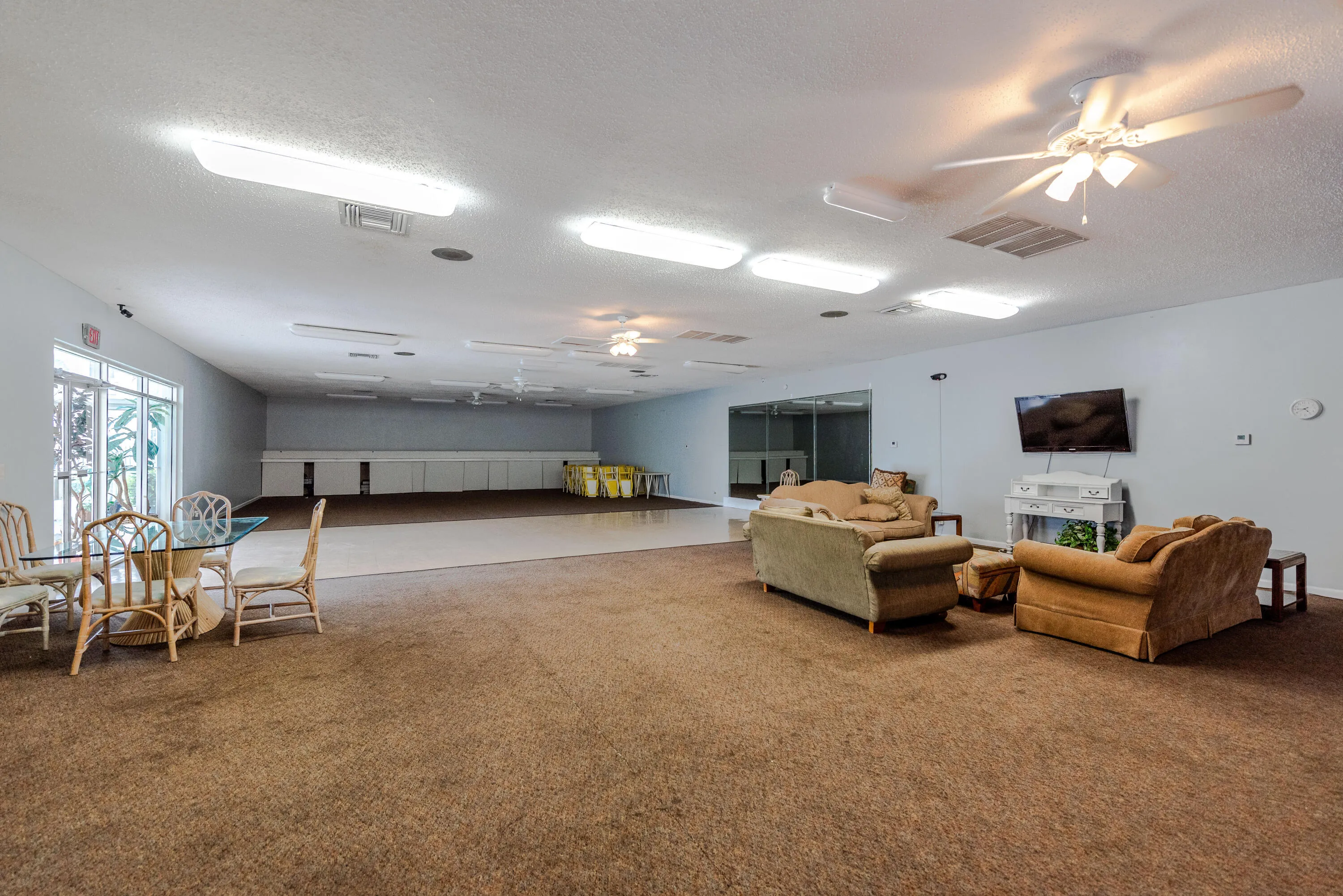896 N Federal Hwy-27